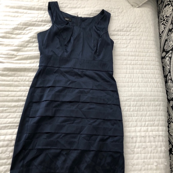 Formal dress - Picture 2 of 3